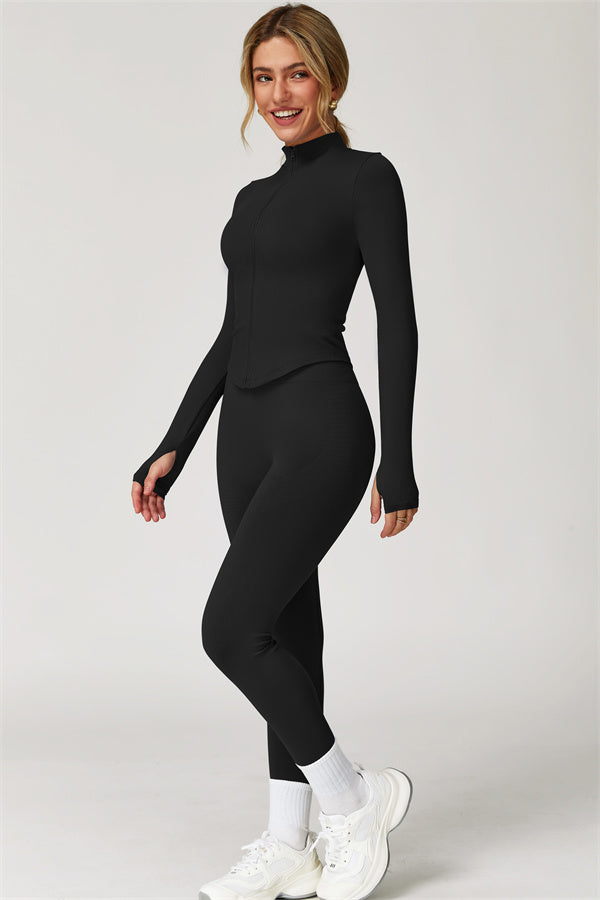 El conjunto de 3 piezas de chaqueta, sujetador deportivo y leggings Delight