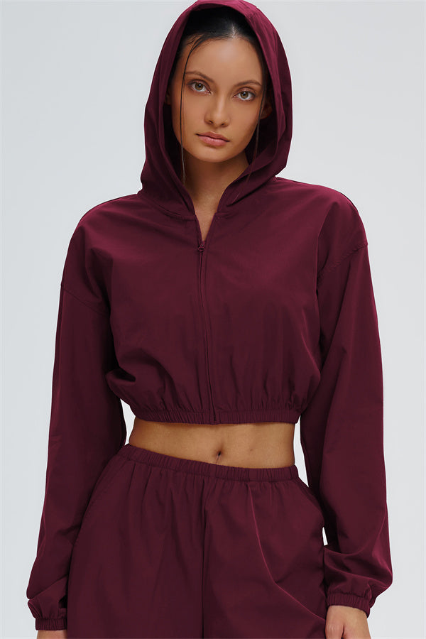 El conjunto de 2 piezas de sudadera con capucha y pantalones deportivos cortos Svelte con protección UV