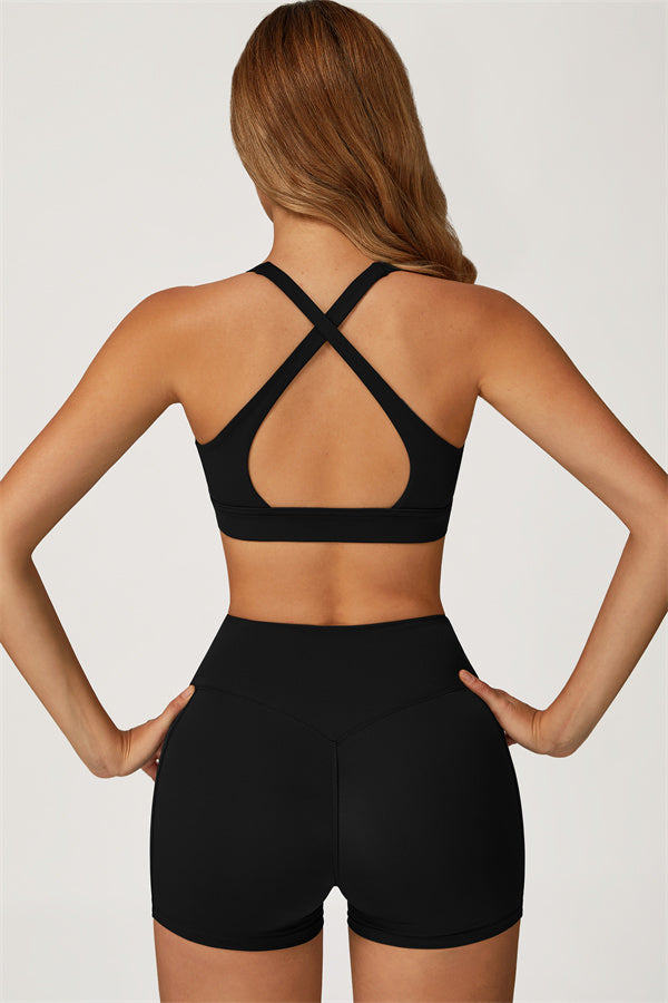 El conjunto de 2 piezas de sujetador deportivo y shorts Glacier