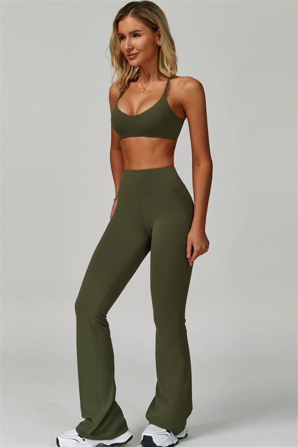 Conjunto de 2 piezas de sujetador deportivo atrevido con espalda cruzada y leggings acampanados