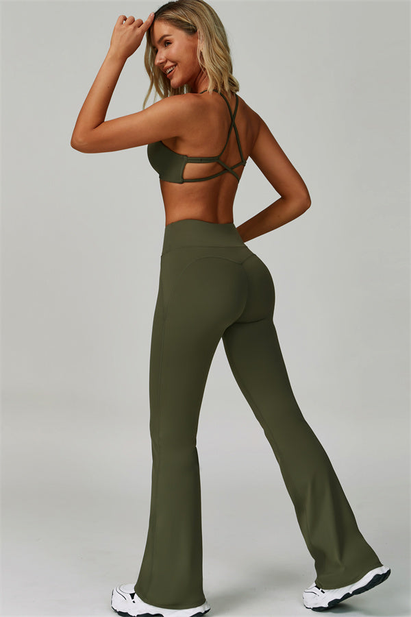 Conjunto de 2 piezas de sujetador deportivo atrevido con espalda cruzada y leggings acampanados