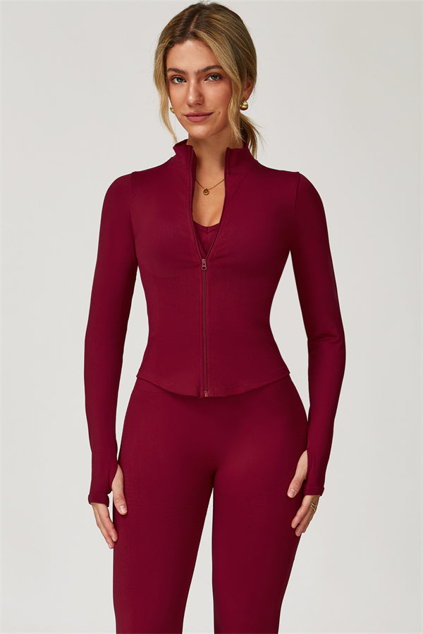 El conjunto de 3 piezas de chaqueta, sujetador deportivo y leggings Delight