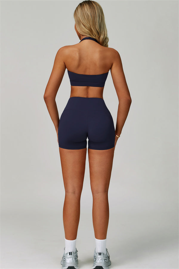 Conjunto de 2 piezas de shorts y top deportivo halter atrevido