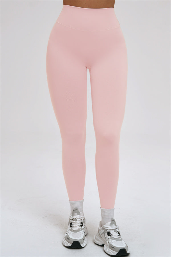 El conjunto de dos piezas Svelte de camiseta y leggings
