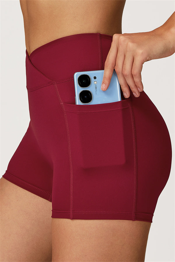 El conjunto de 2 piezas de sujetador deportivo y shorts Glacier