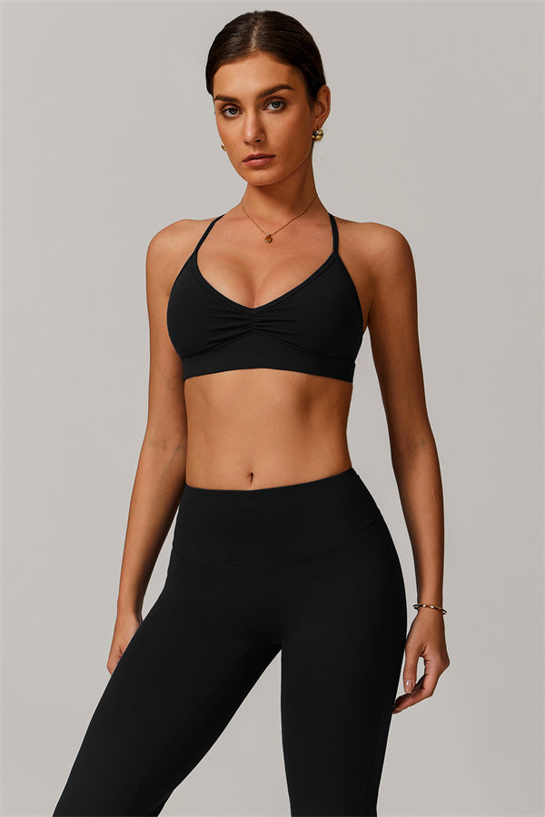 El set de 2 piezas de bralette deportivo delicado y leggings acampanados