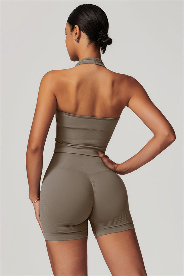 El conjunto de 2 piezas de top halter y shorts Delight