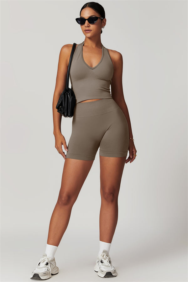 El conjunto de 2 piezas de top halter y shorts Delight