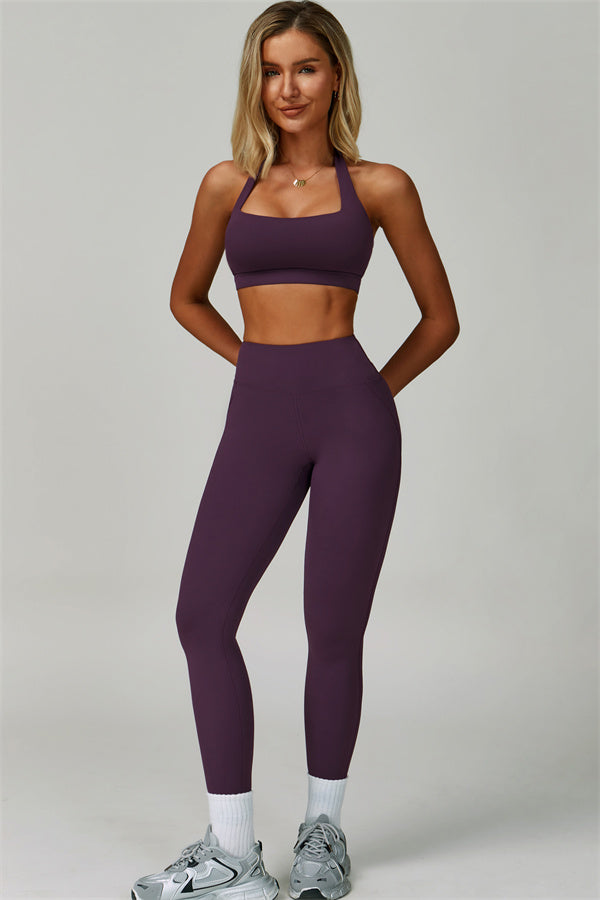 Conjunto de 2 piezas de leggings y sujetador deportivo de cuello halter atrevido