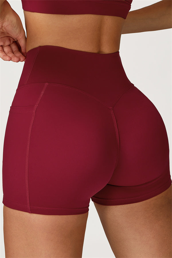 El conjunto de 2 piezas de sujetador deportivo y shorts Glacier