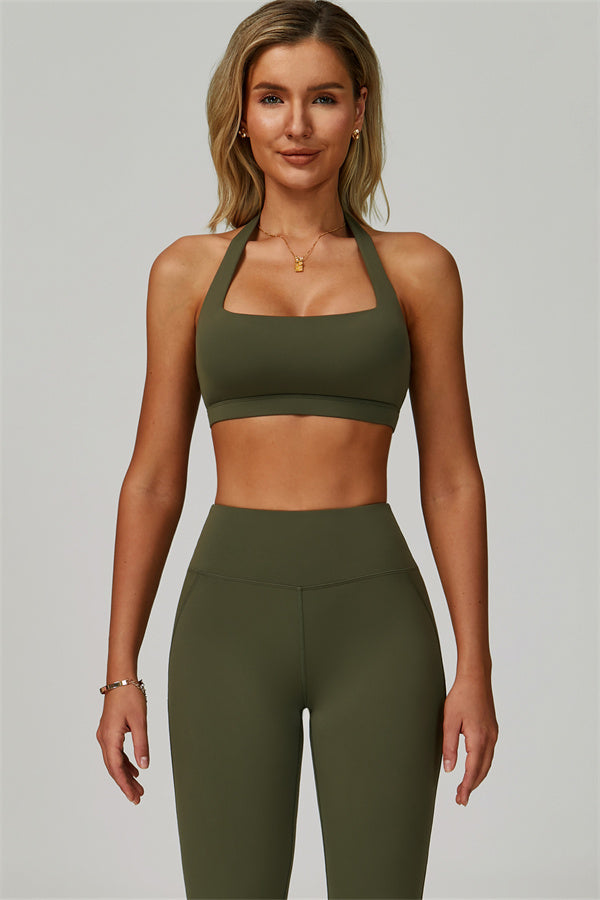 Conjunto de 2 piezas de sujetador deportivo halter atrevido y leggings acampanados
