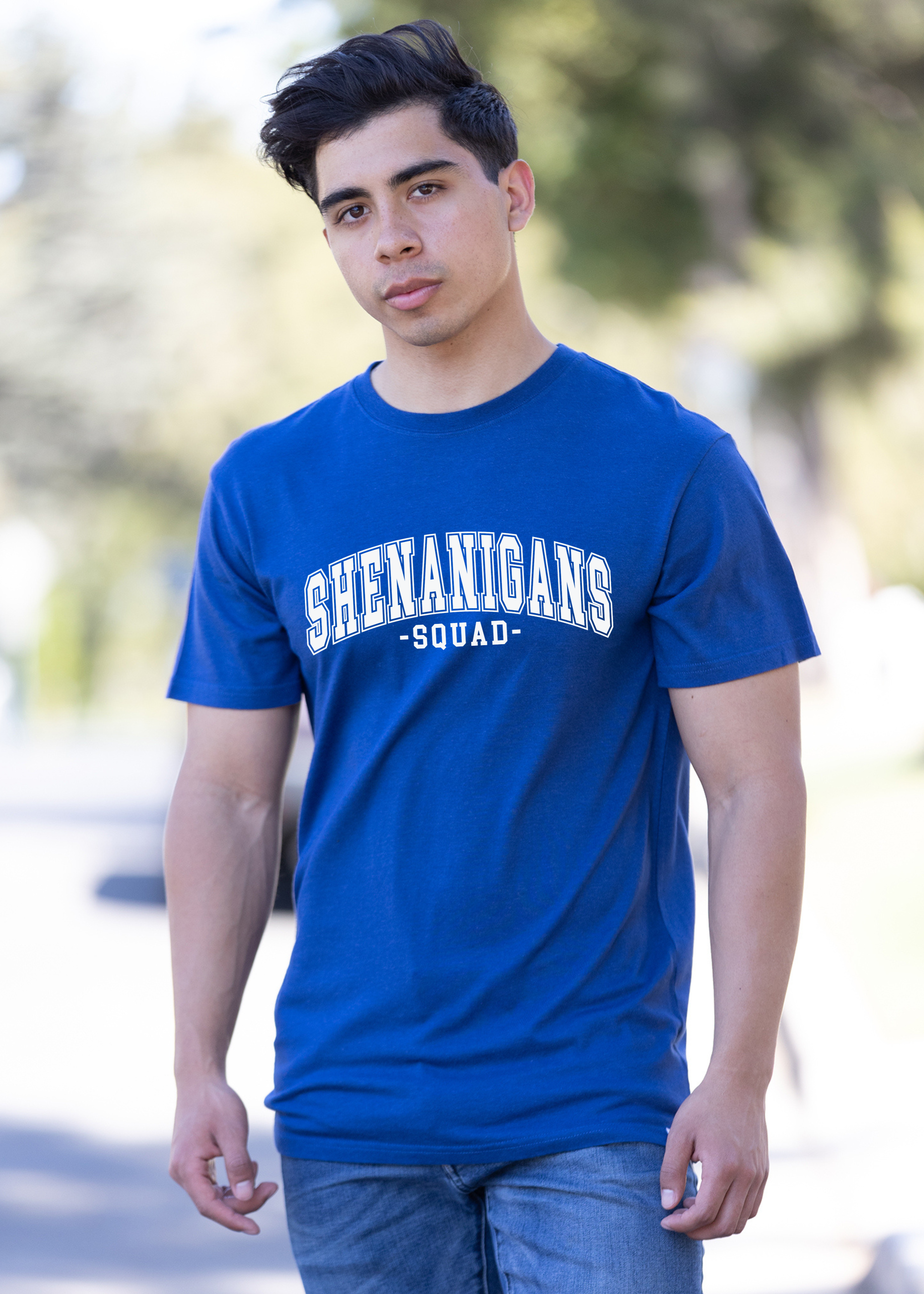 Camiseta Gráfica Unisex de Bambú/Algodón Shenanigans Squad