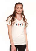 Camiseta gráfica de manga de bambú con cuello redondo para mujer XOXO