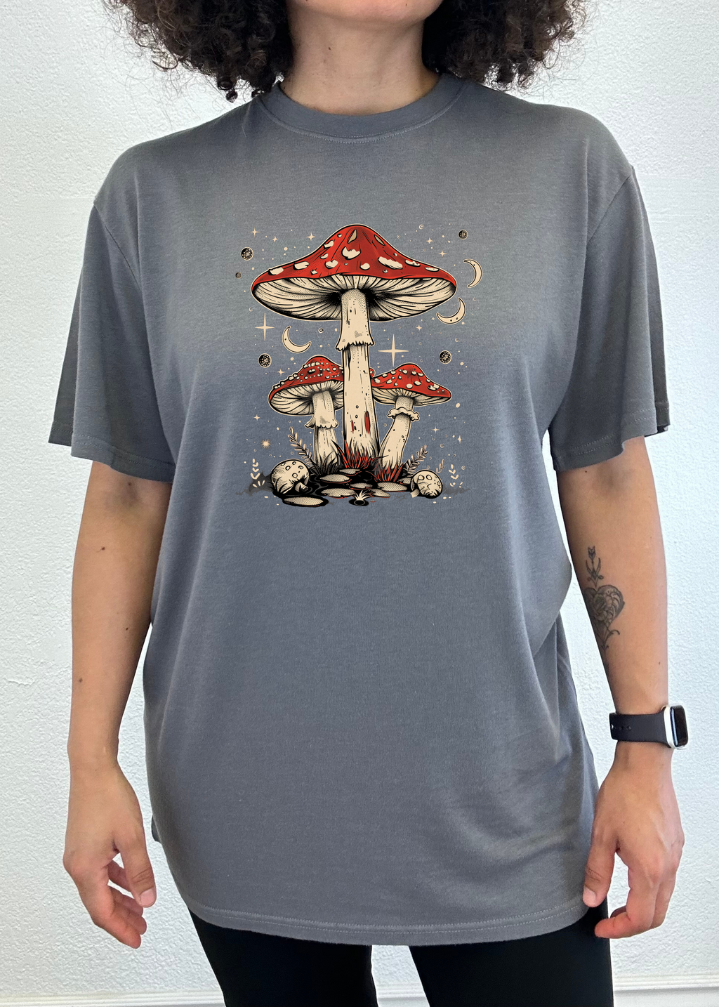 Camiseta gráfica unisex de bambú/algodón "Boho Retro Hippie Mushrooms Natural"