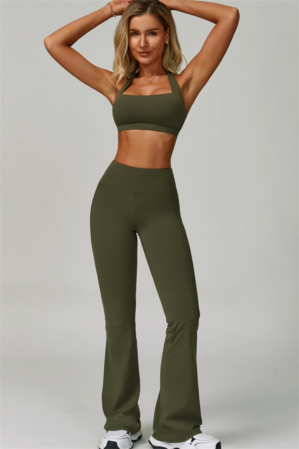 Conjunto de 2 piezas de sujetador deportivo halter atrevido y leggings acampanados