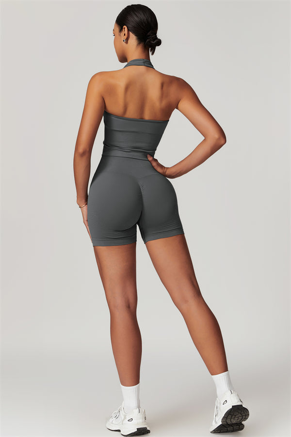 El conjunto de 2 piezas de top halter y shorts Delight