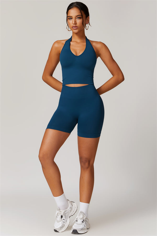 El conjunto de 2 piezas de top halter y shorts Delight