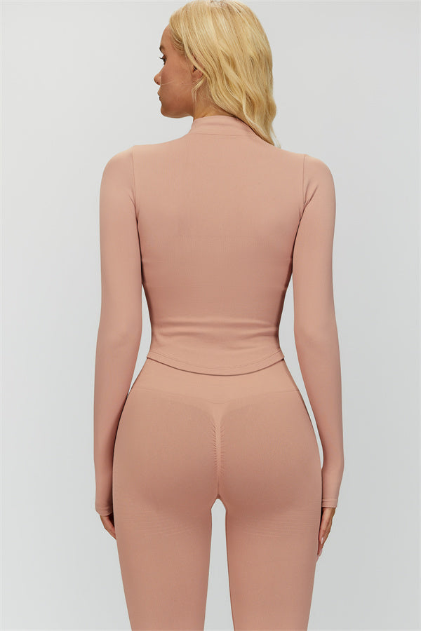 El conjunto de 3 piezas de chaqueta, sujetador deportivo y leggings Delight