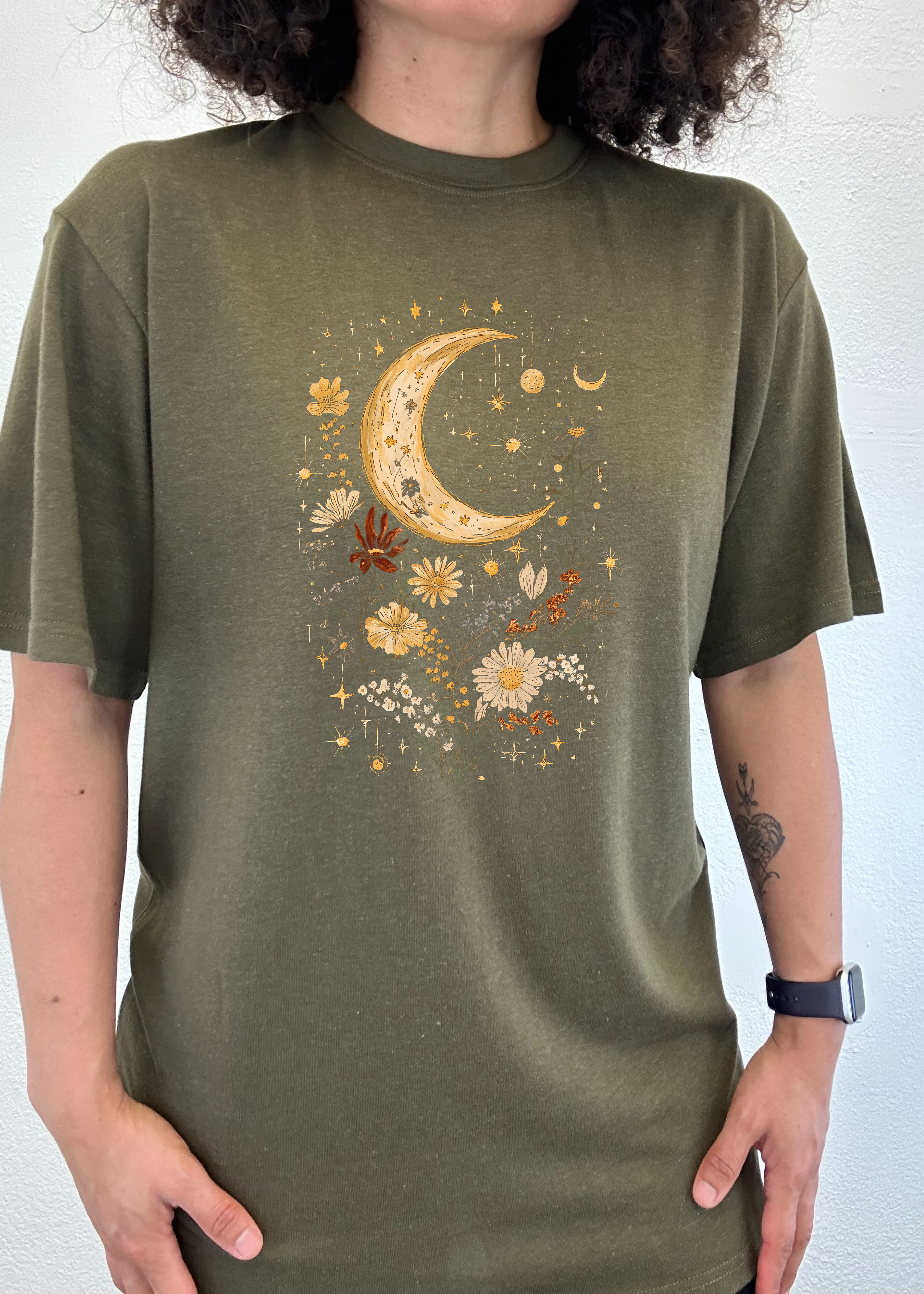 Camiseta gráfica unisex vintage de bambú/algodón con flores bohemias de luna celestial