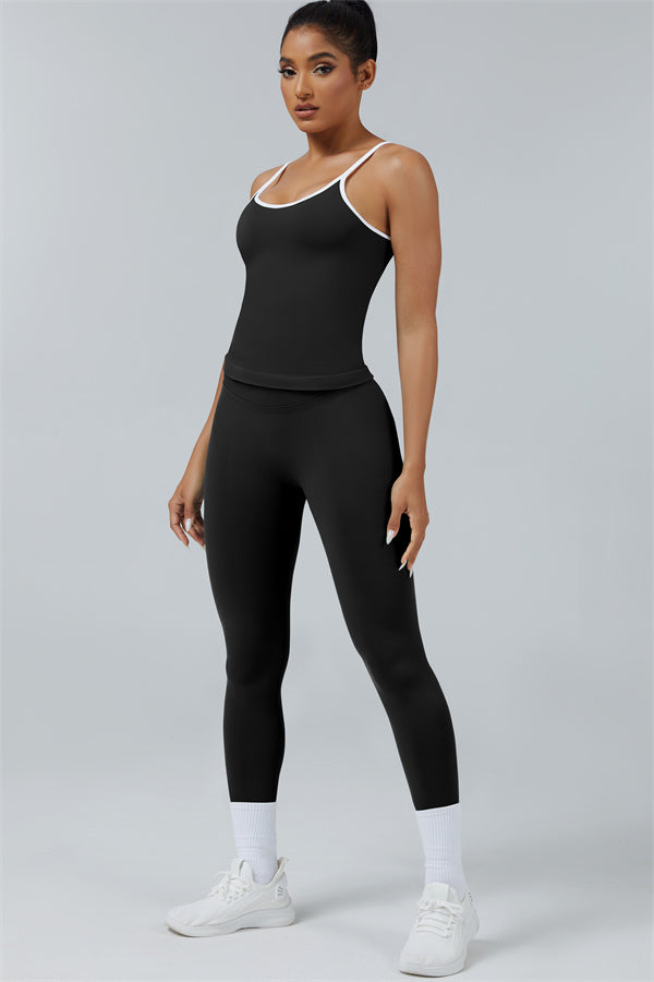 El conjunto de 2 piezas de top corto y leggings Elevate