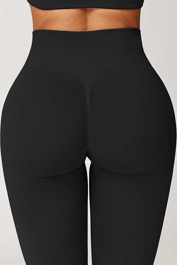 El conjunto de 3 piezas de chaqueta, sujetador deportivo y leggings Delight