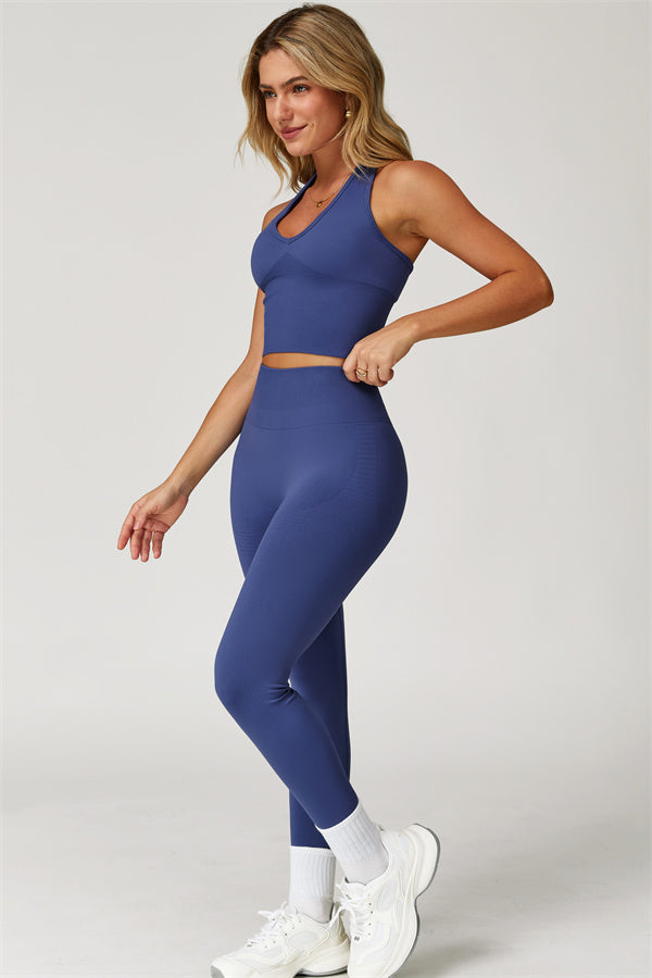 El conjunto de 3 piezas de chaqueta, sujetador deportivo y leggings Delight