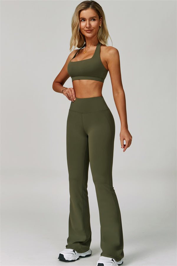 Conjunto de 2 piezas de sujetador deportivo halter atrevido y leggings acampanados
