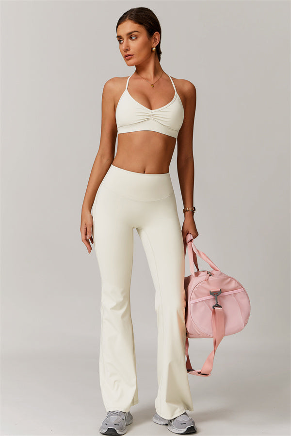El set de 2 piezas de bralette deportivo delicado y leggings acampanados
