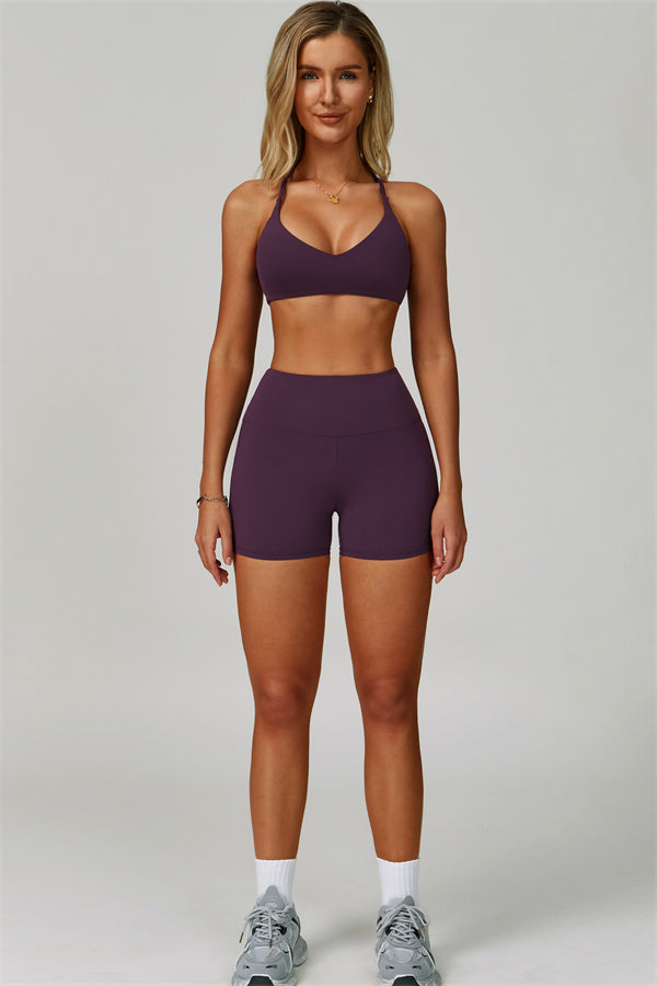 Conjunto de 2 piezas de shorts y top deportivo con espalda cruzada The Bold