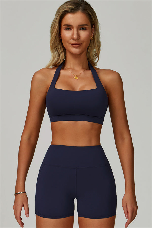 Conjunto de 2 piezas de shorts y top deportivo halter atrevido