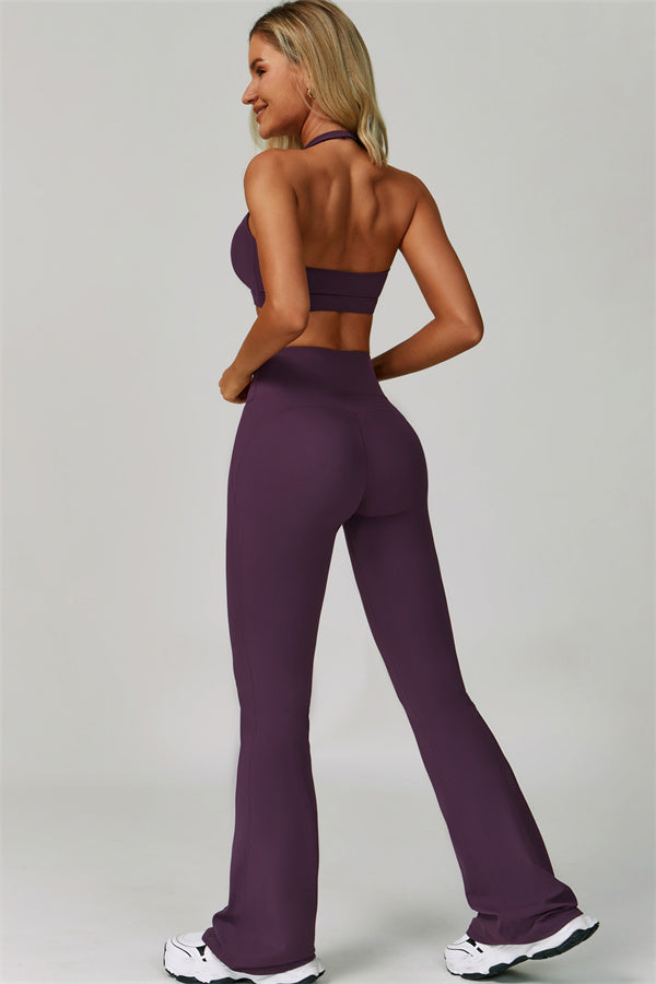 Conjunto de 2 piezas de sujetador deportivo halter atrevido y leggings acampanados