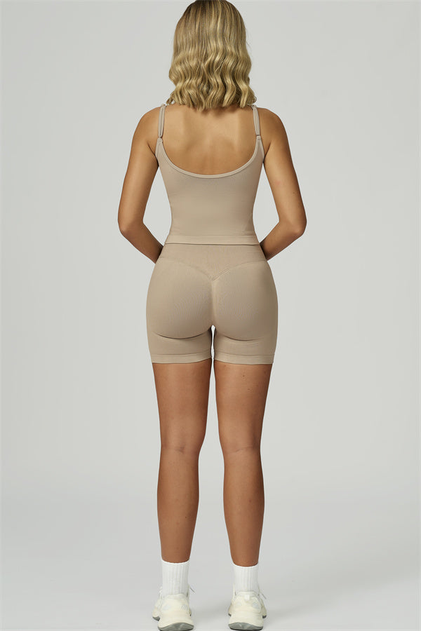El conjunto de dos piezas Prime Crop Top y shorts