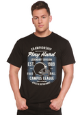 Play Hard Spun Bamboo® Camiseta Gráfica de Manga Corta para Hombre de Viscosa de Bambú/Algodón Orgánico