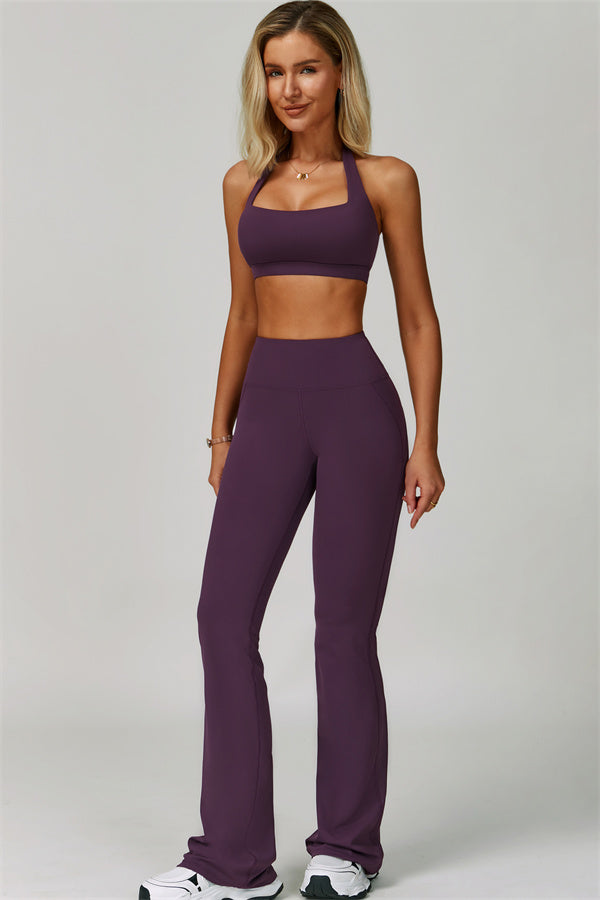 Conjunto de 2 piezas de sujetador deportivo halter atrevido y leggings acampanados
