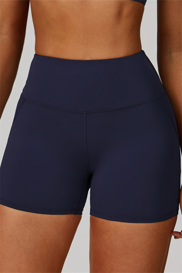 Conjunto de 2 piezas de shorts y top deportivo halter atrevido