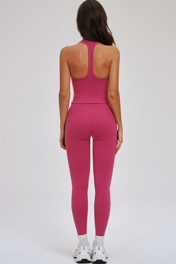 El conjunto de dos piezas Svelte Tank Top y Leggings