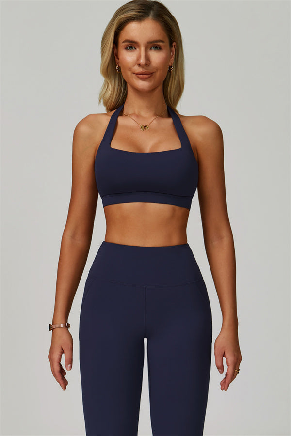 Conjunto de 2 piezas de sujetador deportivo halter atrevido y leggings acampanados