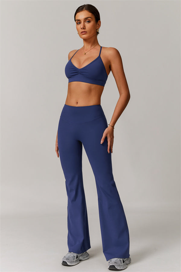 El set de 2 piezas de bralette deportivo delicado y leggings acampanados