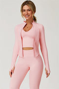 El conjunto de 3 piezas de chaqueta, sujetador deportivo y leggings Delight