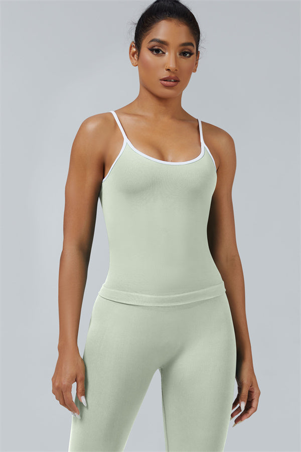 El conjunto de 2 piezas de top corto y leggings Elevate