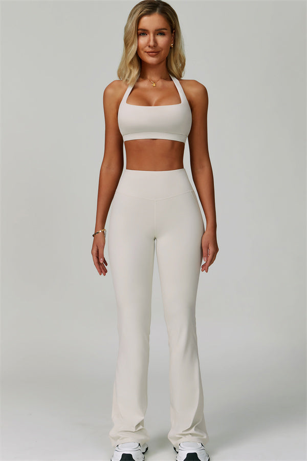 Conjunto de 2 piezas de sujetador deportivo halter atrevido y leggings acampanados
