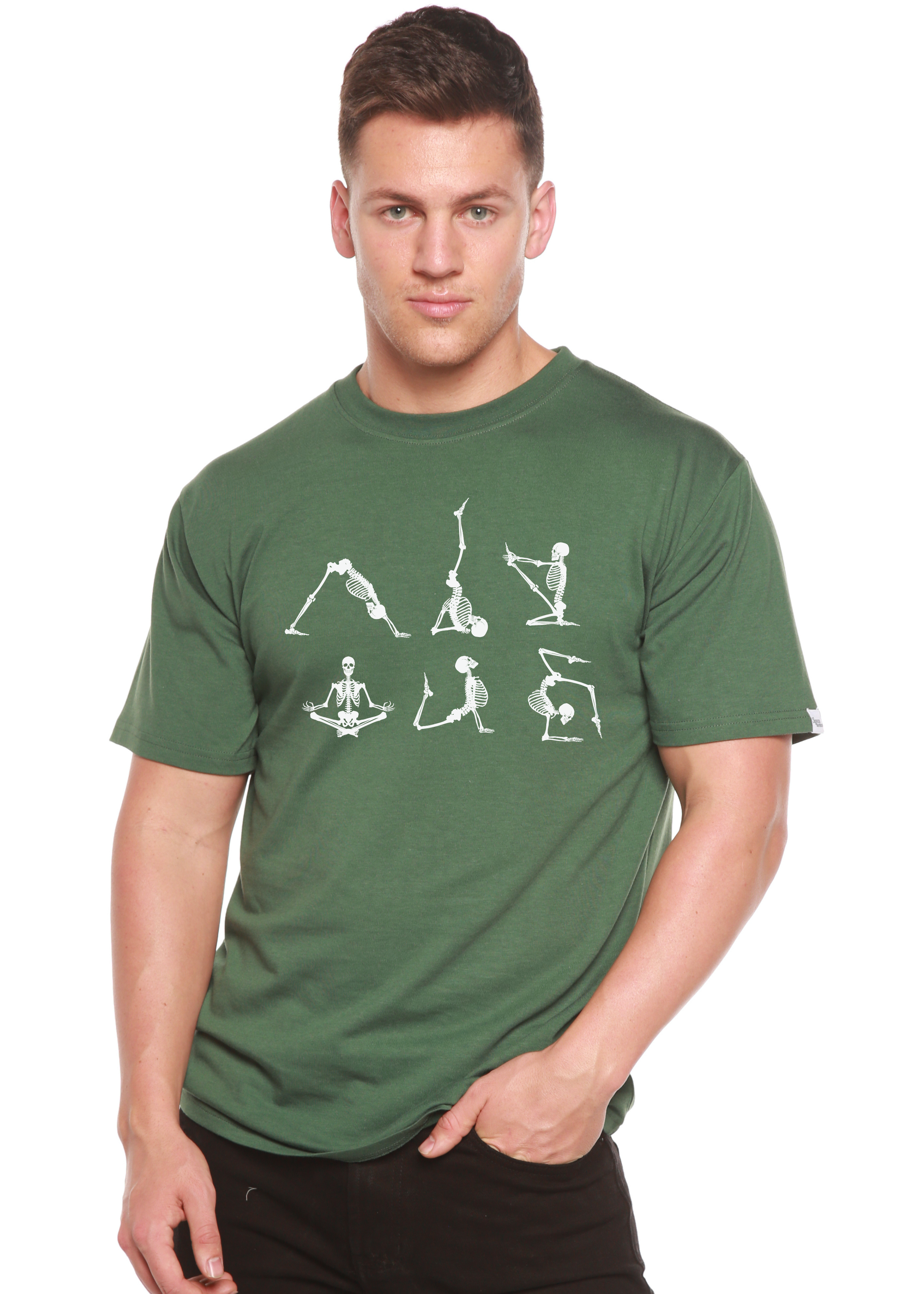 Camiseta gráfica de manga corta de bambú/algodón orgánico "Esqueleto de Halloween Namaste" para hombre