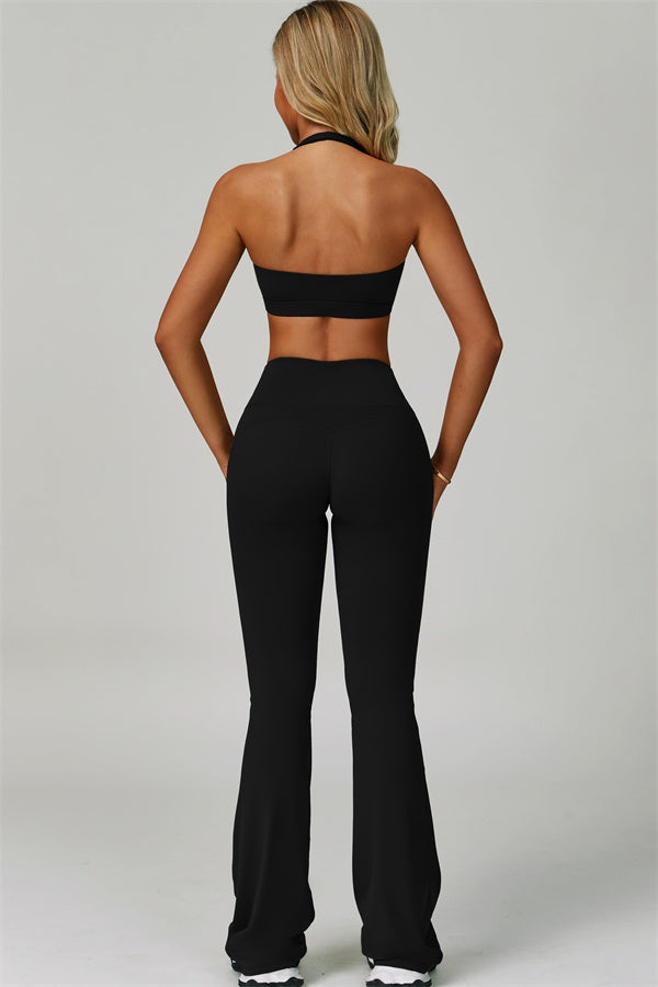 Conjunto de 2 piezas de sujetador deportivo halter atrevido y leggings acampanados