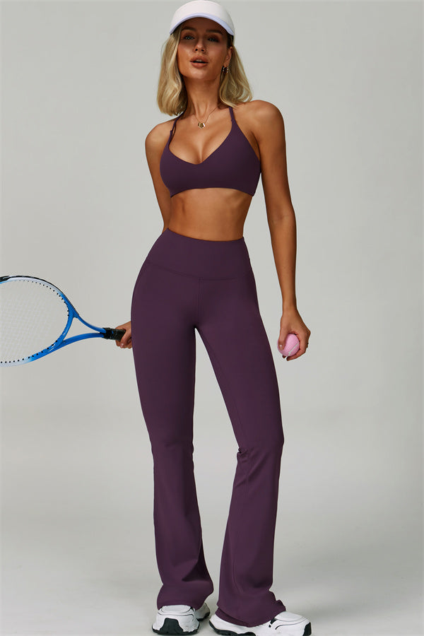 Conjunto de 2 piezas de sujetador deportivo atrevido con espalda cruzada y leggings acampanados