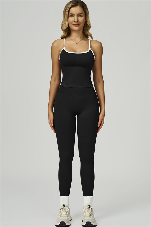 El conjunto de dos piezas de top corto y leggings Prime Line