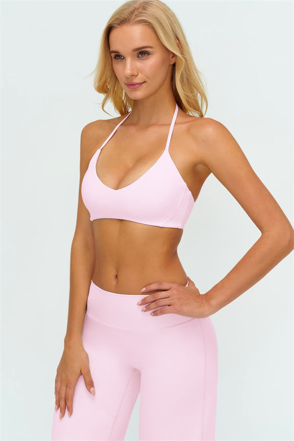 El conjunto de dos piezas Twirl Sports Bra con pantalones de pierna recta