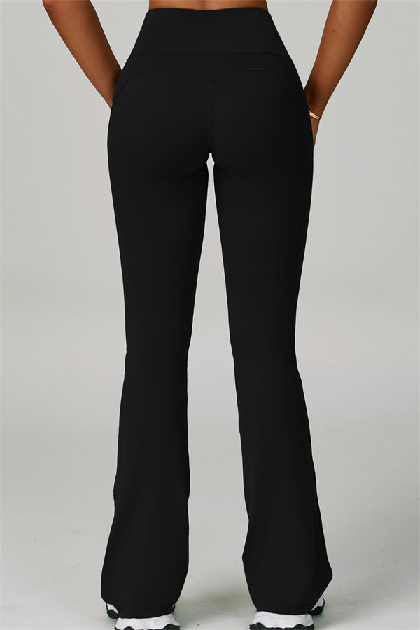 Conjunto de 2 piezas de sujetador deportivo halter atrevido y leggings acampanados