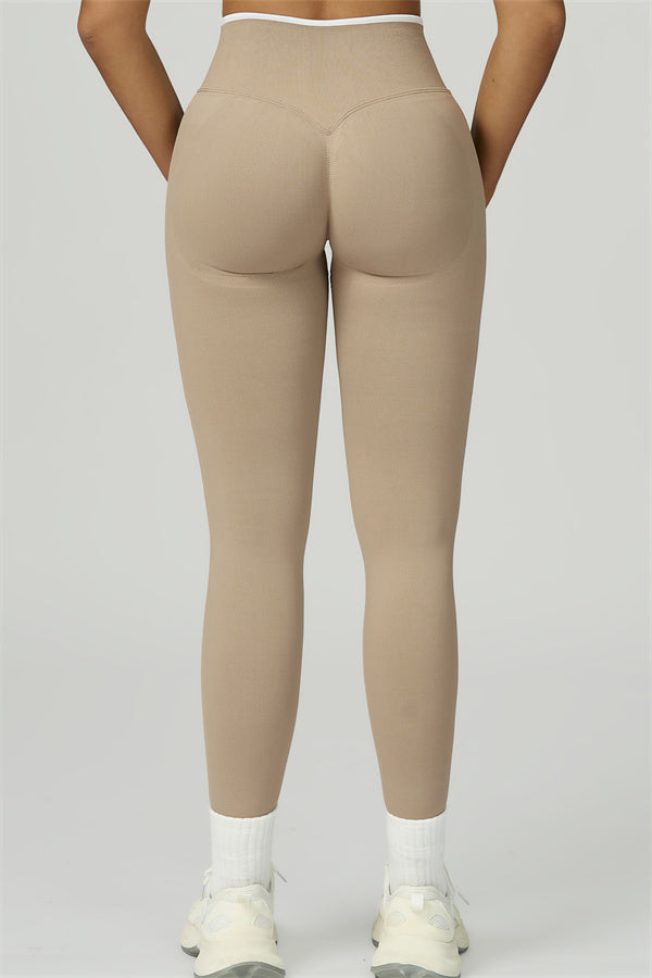 El conjunto de dos piezas de top corto y leggings Prime Line