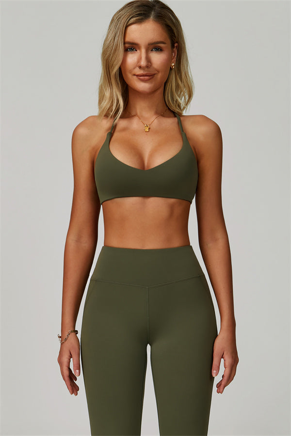 Conjunto de 2 piezas de sujetador deportivo atrevido con espalda cruzada y leggings acampanados