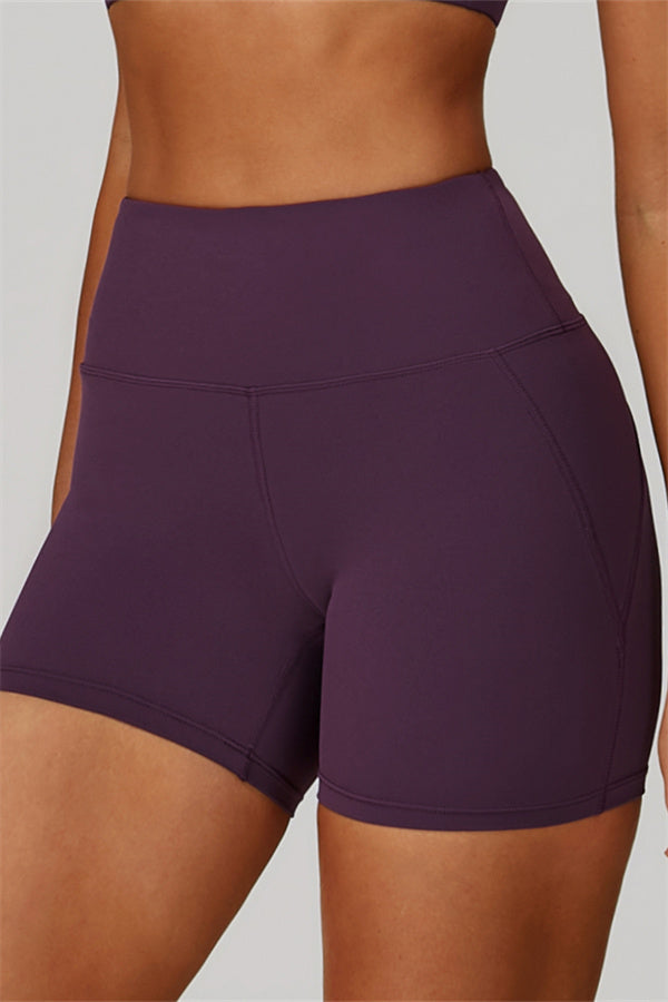 Conjunto de 2 piezas de shorts y top deportivo halter atrevido